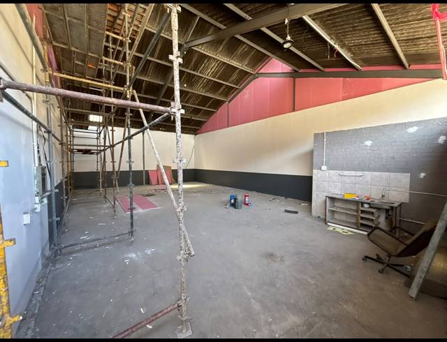 140M² WAREHOUSE TO LET IN EPPING INDUSTRIAL